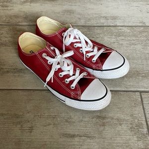 Dark Red Converse Women’s Chuck Taylor All Star Classic Low Top Size 9